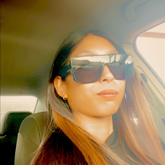 Meet your Posher, Missy - Picture 1 of 1